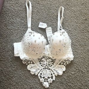 Never worn Rave Bra
